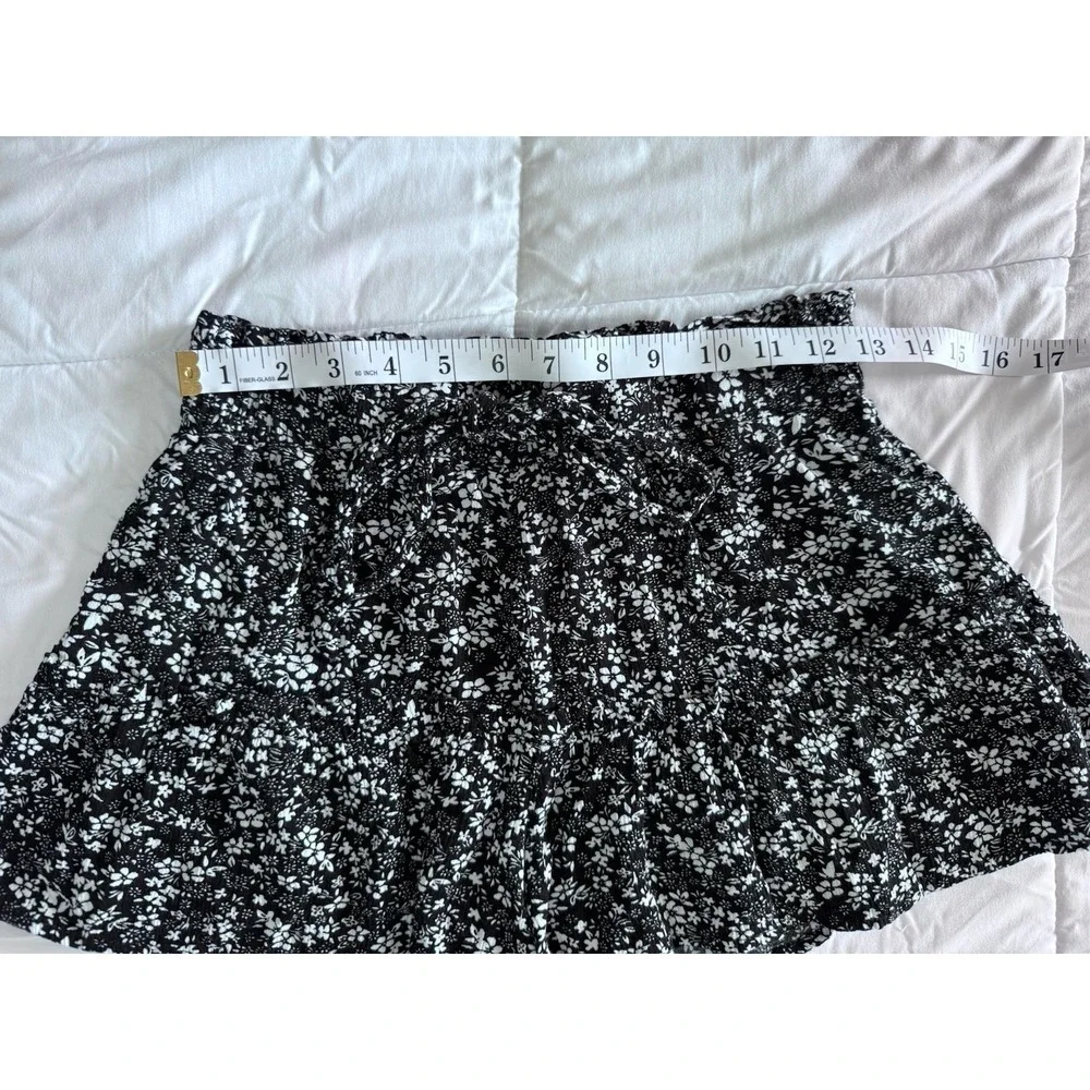 Vanilla Star Mini Skort/ Shorts Floral Black Stretch Drawstring Medium,  2" EUC - Picture 2 of 8